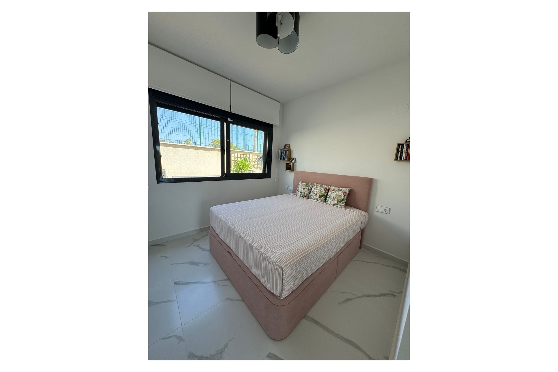 Resale - Bungalow - San Miguel de Salinas